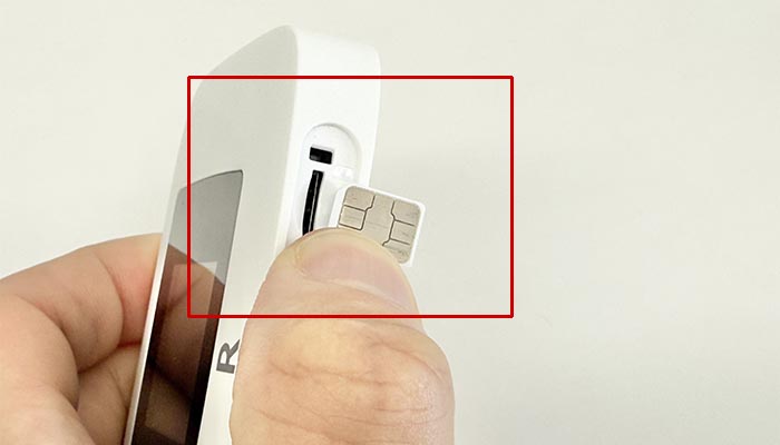 Rakuten WiFi Pocket Premiumでpovo2.0を利用する設定方法を解説している写真