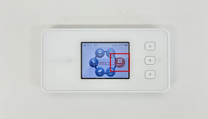 Speed Wi-Fi 5G X11でpovo2.0を利用する設定方法を解説している写真