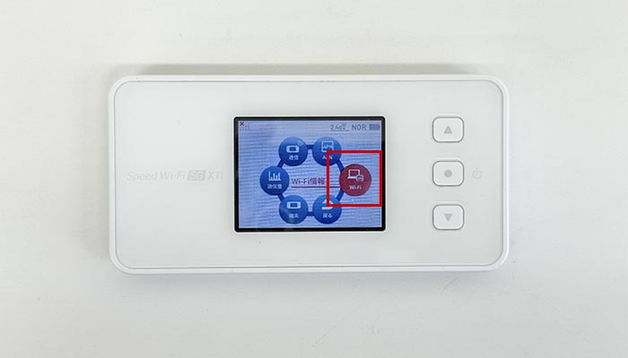 Speed Wi-Fi 5G X11でpovo2.0を利用する設定方法を解説している写真