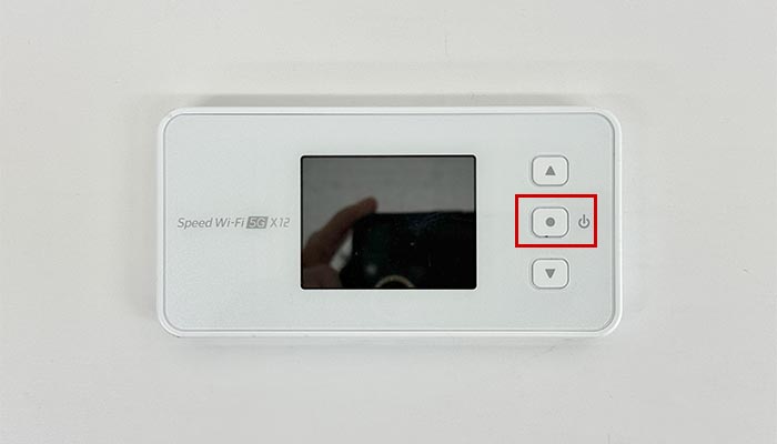Speed Wi-Fi 5G X12でpovo2.0を利用する設定方法を解説している写真