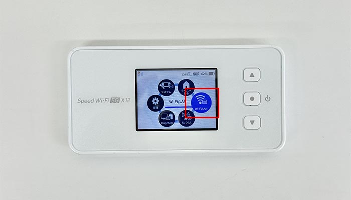 Speed Wi-Fi 5G X12でpovo2.0を利用する設定方法を解説している写真