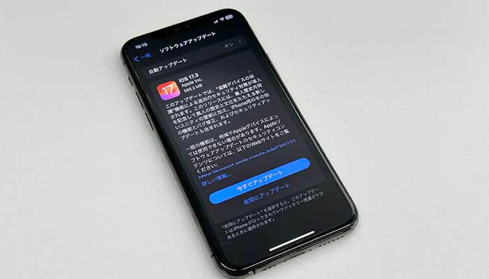 iPhoneをアップデートをする写真
