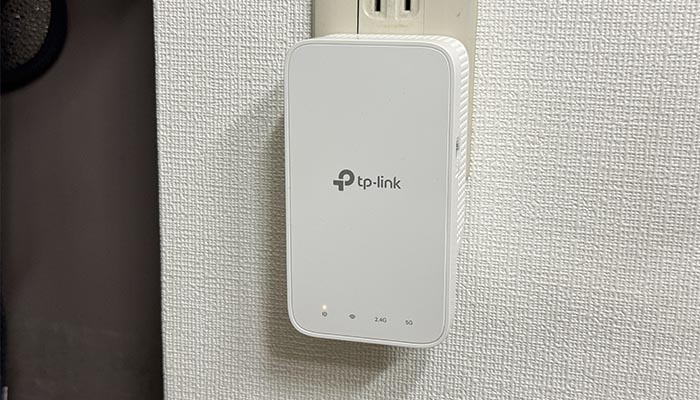 RE330をコンセントに挿している写真